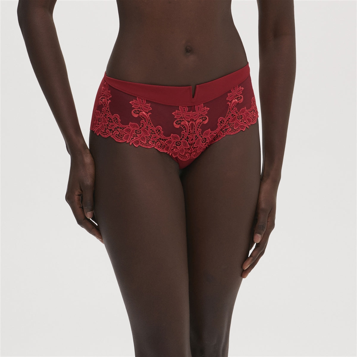 Stunning lipstick red shorty in guipure embroidery and knitted fabric by Simone Perele.