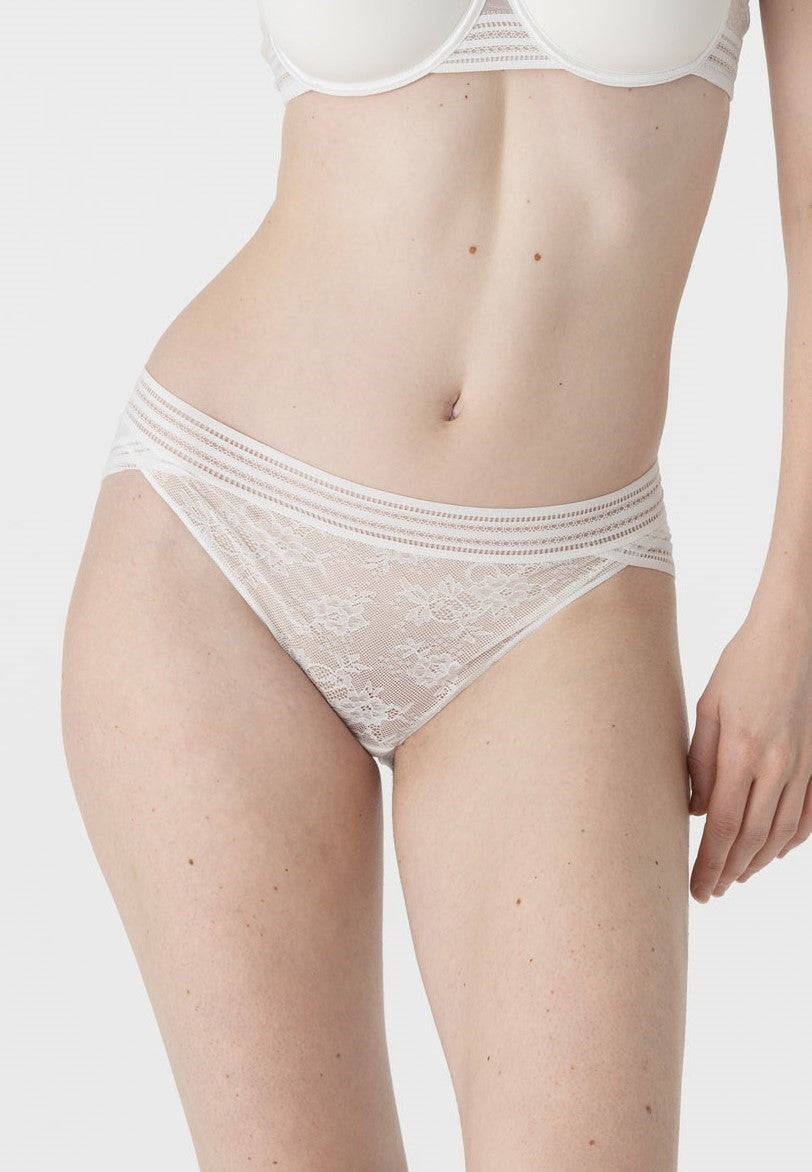 Lace and stretch knit fabric brief; Invisible trim at the leg openings