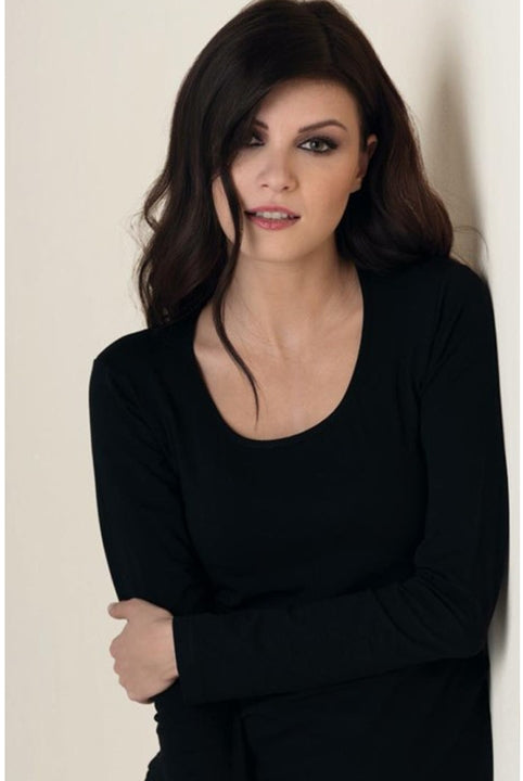 Soft stretch cotton long sleeved scoop neck top