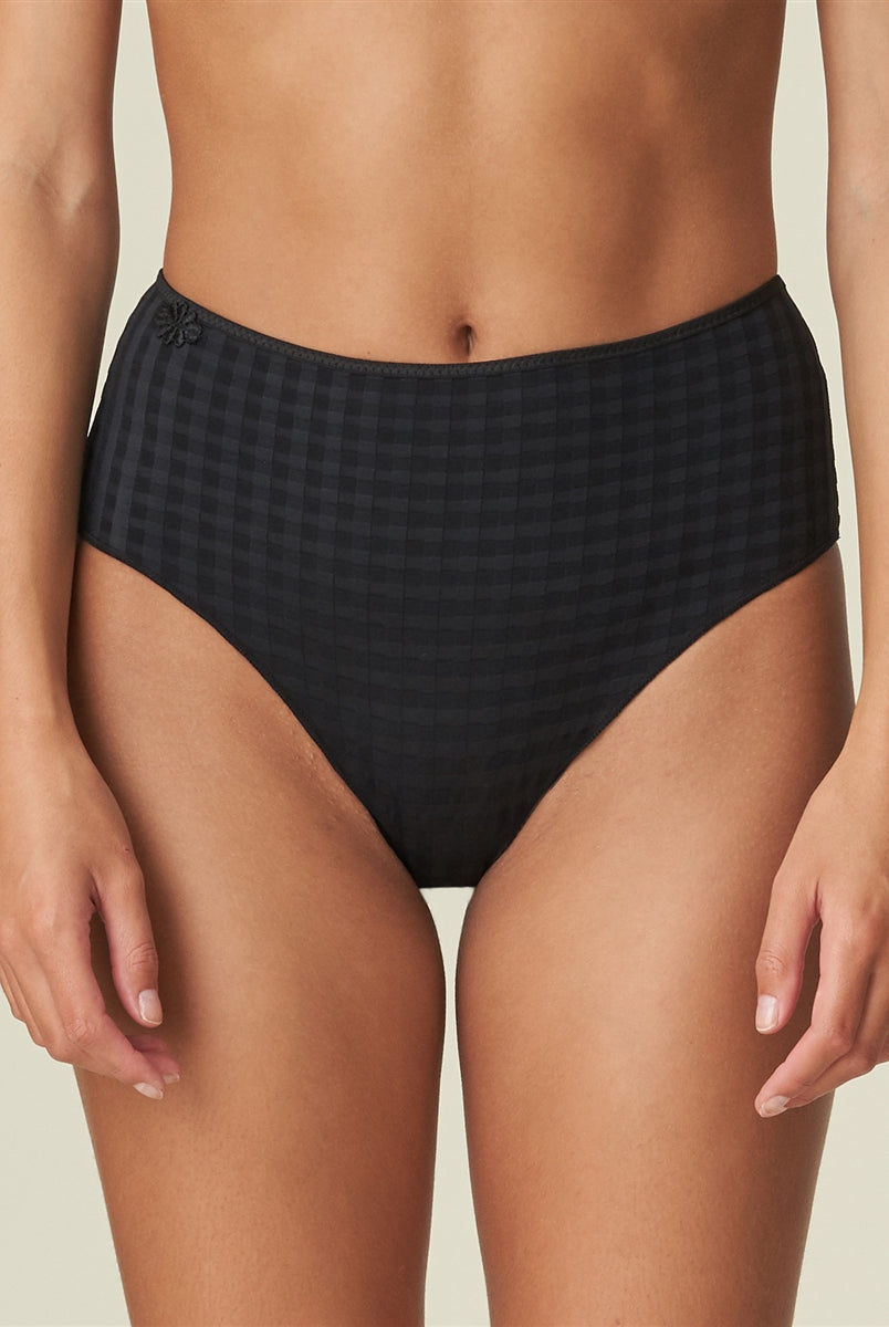 These full black briefs are decorated with an elegant floral embroidery around the waist and legs.