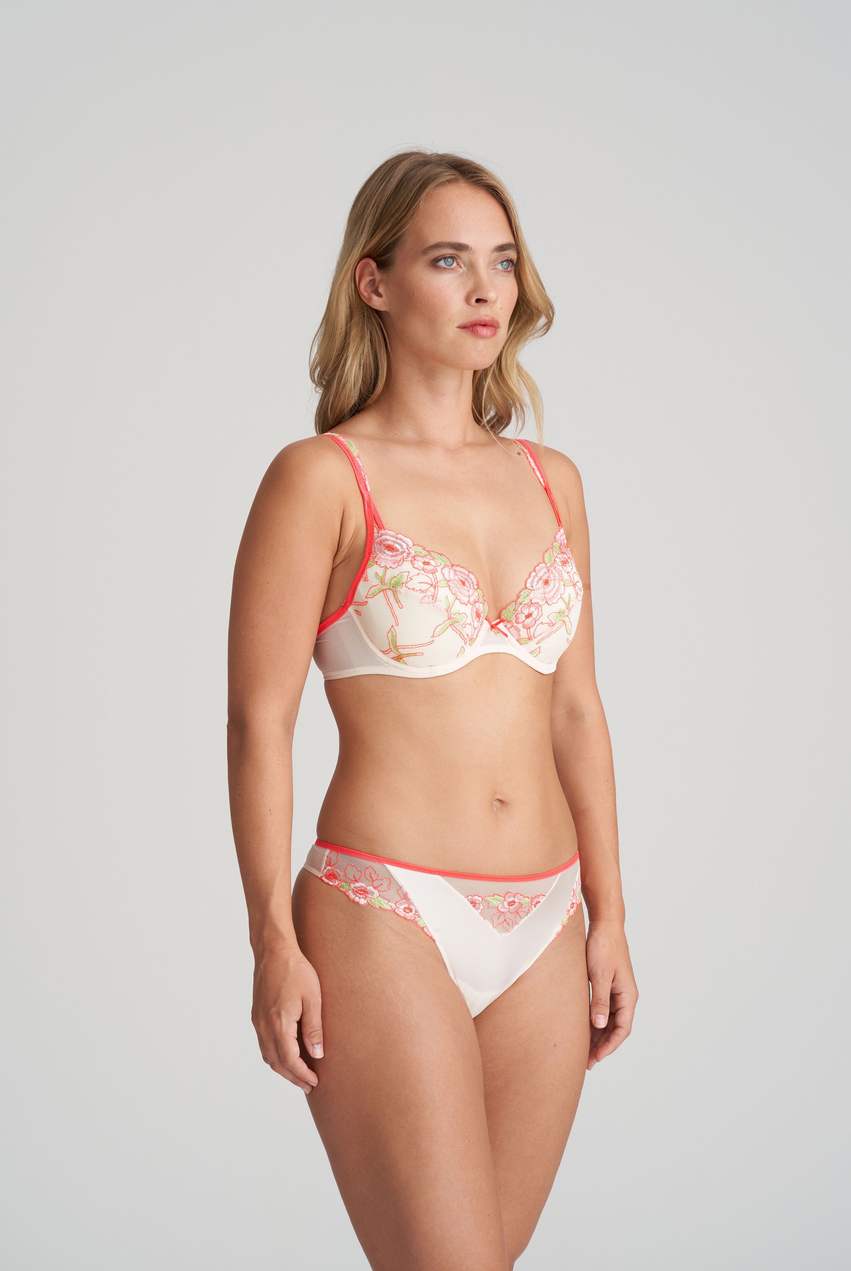 Marie Jo Ayama Thong - La Donna