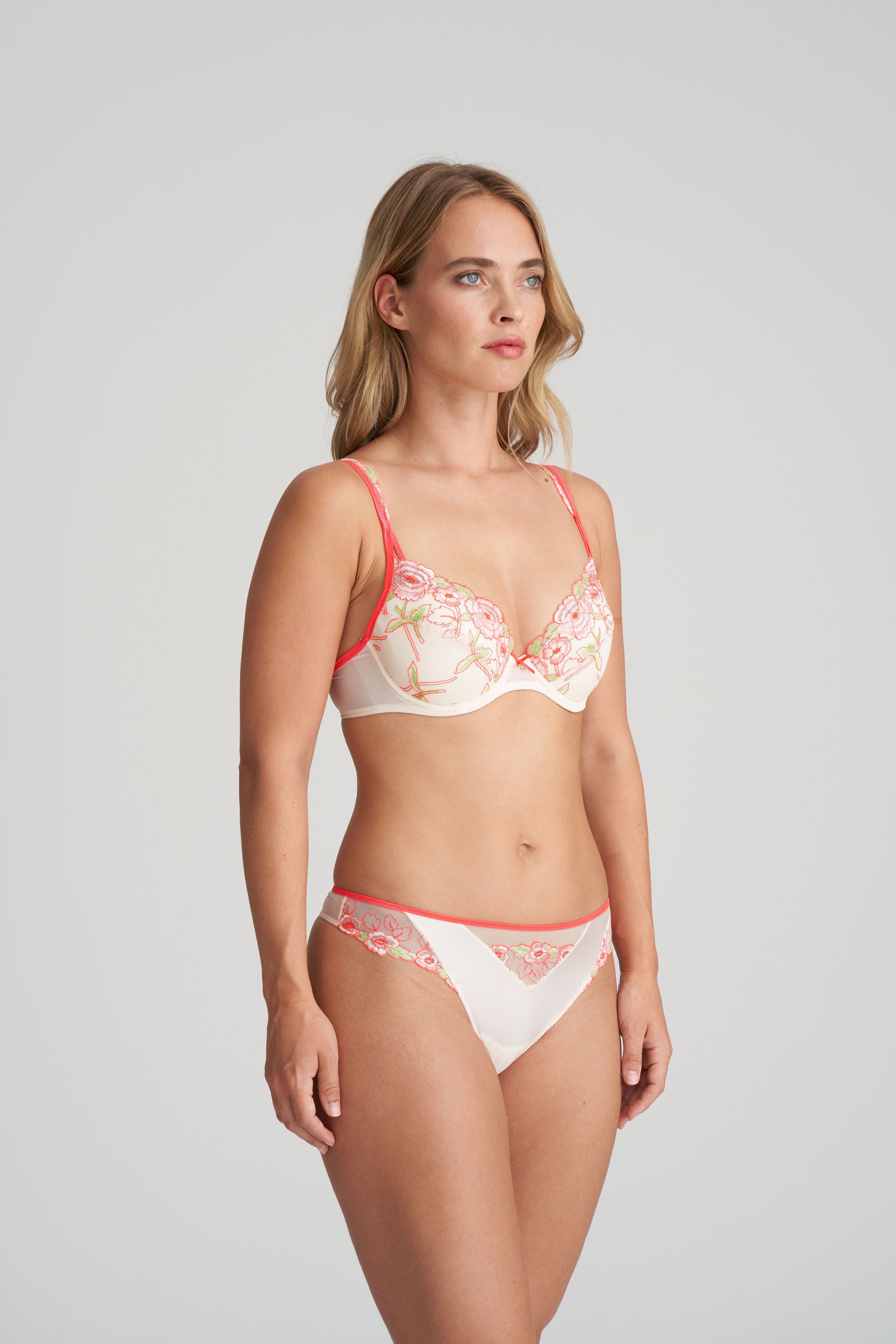Marie Jo Ayama Thong - La Donna