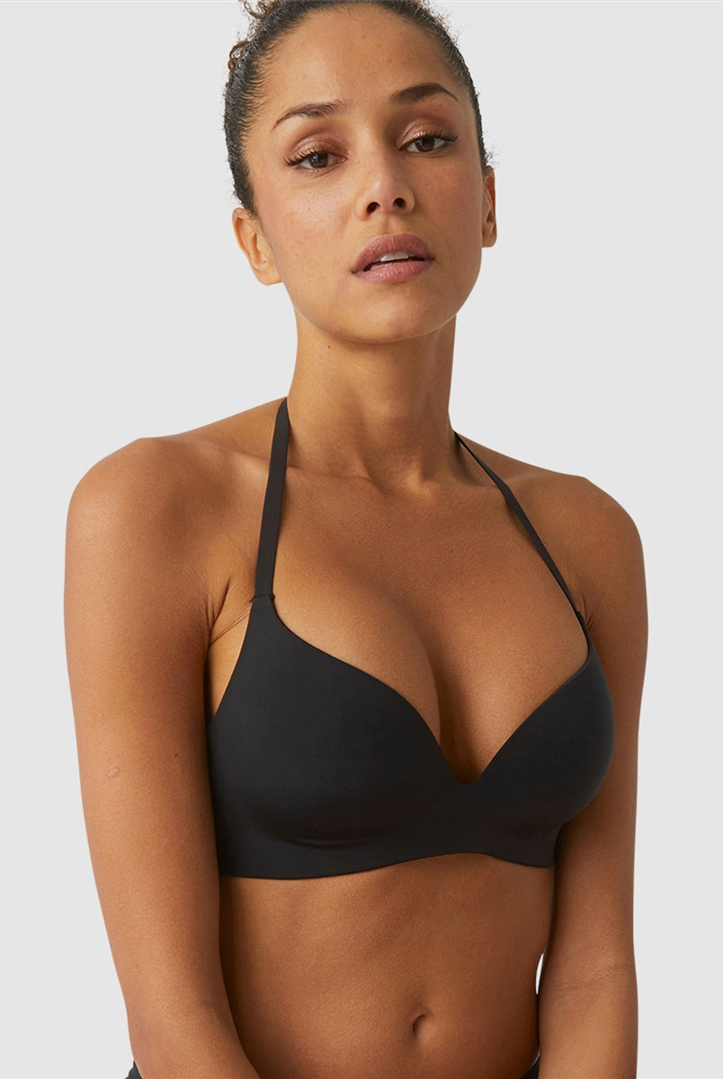 Black non-underwire padded bra. Smooth shape without seams, invisible under clothing.