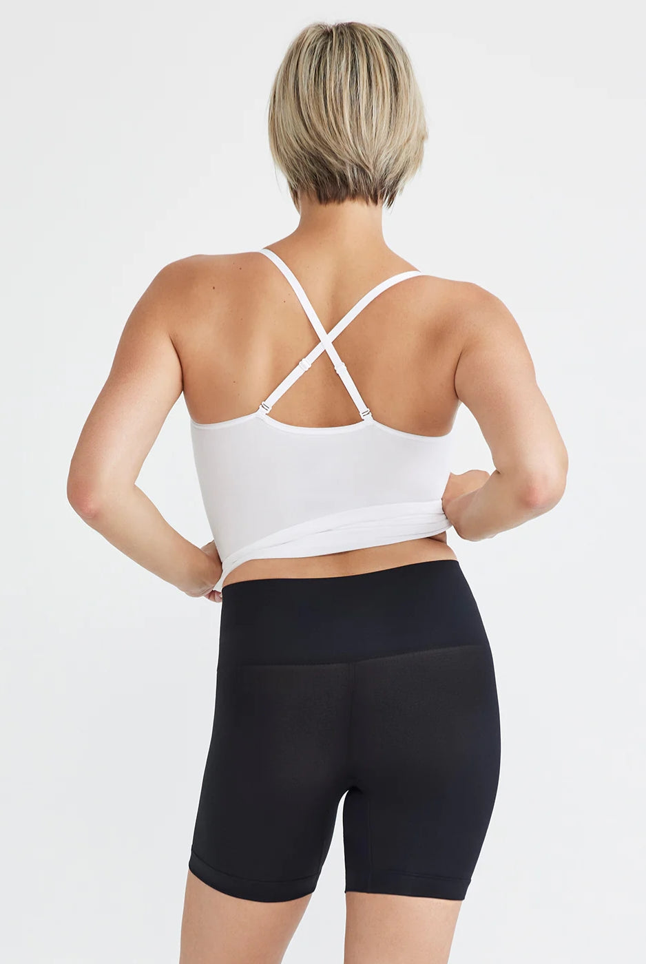 Yummie Ultralight Seamless Shaping Short - Black - La Donna