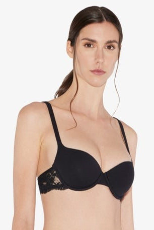 Constructed softly padded cups for shaping and support, this black bra is crafted from stretch cotton for a beautifully soft feel against the skin and features a trim of Leavers lace.