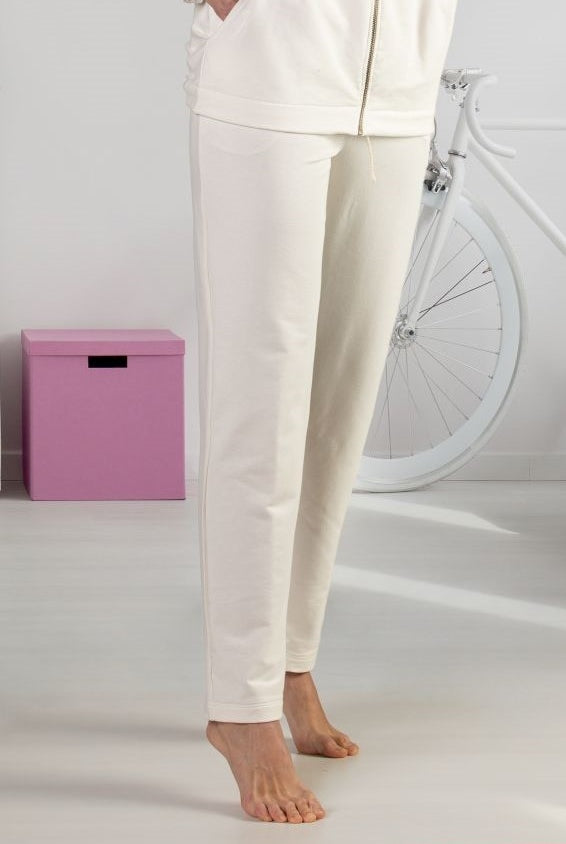Lounge pant crafted from luxuriously soft fabrics which  feature side pockets and little Jacquard pockets at the back, drawstring at the waist and a straight leg cut.