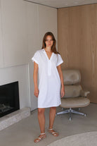 Cotton nightdress with cap sleeves and mid length in grey chine with white contrasts