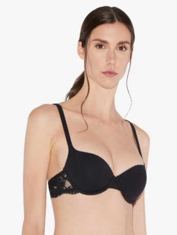 Constructed softly padded cups for shaping and support, this black bra is crafted from stretch cotton for a beautifully soft feel against the skin and features a trim of Leavers lace.