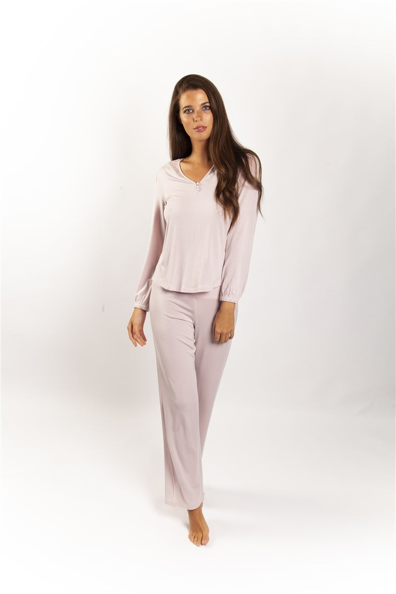 Premium pyjama set presented in Love & Lustre's high-end, super soft modal to drape splendidly over your curves; completed by elegant scalloped lace trim translates comfortable sleepwear into easy elegance for everyday.