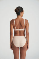 Neutral high-waisted briefs in checkered fabric and finished with a floral detail with matching bra