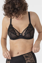 Black elegant bra featuring floral embroidery with an uplifting shape for women who like to feel well supported, but prefer the light, airy look of embroidery