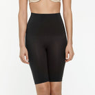 Black smooth and seam-free mid-waist shaping short