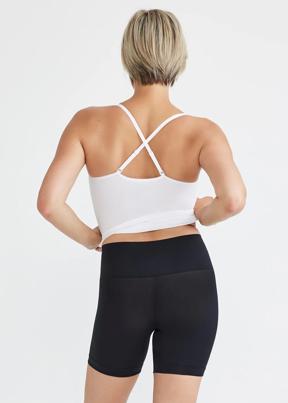 Yummie Ultralight Seamless Shaping Short - Black - La Donna